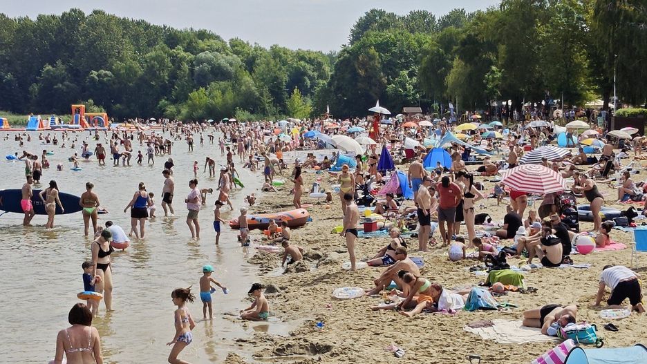 Pogoria II kolejny już raz oblegana przez plażowiczów z całego regionu