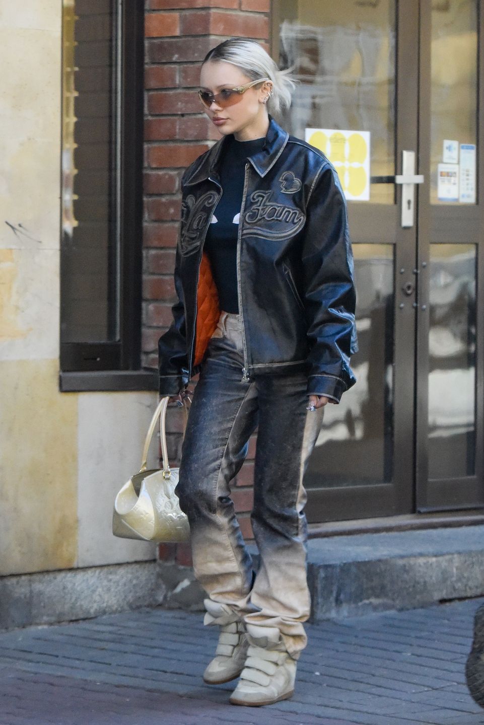 Odpicowana Lila Janowska stołuje się w modnej knajpce