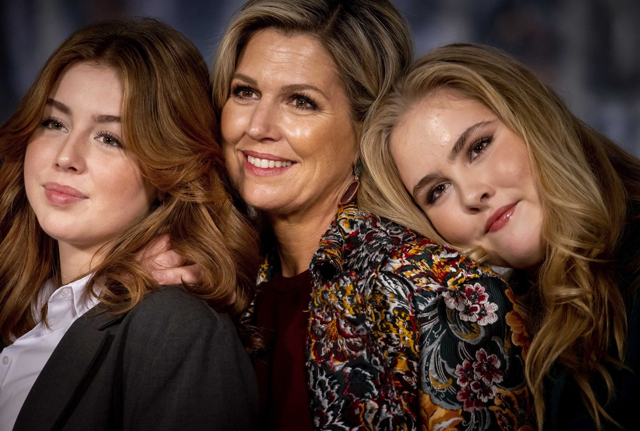 Royal family photo session in Amsterdamepa10286106 (L-R) Dutch Princess Ariane, Queen Maxima and Princess Amalia pose during the photo session with the royal family in the Nieuwe Kerk in Amsterdam, The Netherlands, 04 November 2022.  EPA/Koen van Weel Dostawca: PAP/EPA.Koen van Weel
