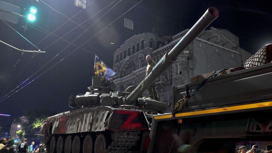 Private military company (PMC) Wagner Group servicemen prepare to leave downtown Rostov-on-Don, southern Russia, 24 June 2023. Security and armoured vehicles were deployed after the Chief of the private military company (PMC) Wagner Group said in a video that his troops had occupied the building of the headquarters of the Southern Military District, demanding a meeting with Russia's defense chiefs. The President of Belarus held talks with the head of the Wagner group, as a result of which he accepted a proposal to stop the movement of the group's fighters across Russia, the press service of the President of Belarus reported. The Chief of Wagner Group has said that columns of his group will return to field camps. EPA/ARKADY BUDNITSKY Dostawca: PAP/EPA.