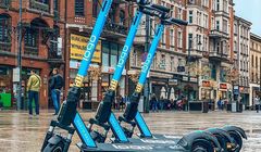 Operator hulajnóg ukarany przez UOKiK. Sprzedawał subskrypcję, sugerując, że to opłata za jeden przejazd