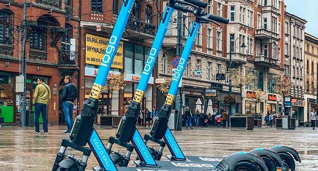 Operator hulajnóg ukarany przez UOKiK. Sprzedawał subskrypcję, sugerując, że to opłata za jeden przejazd