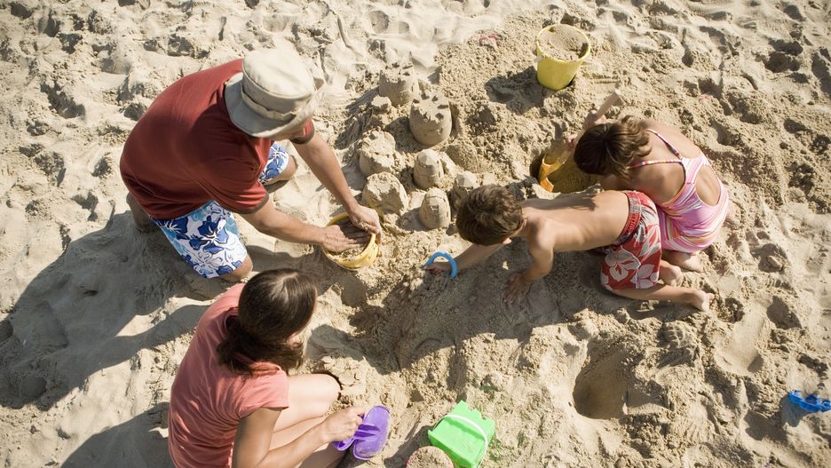 Aż 48proc. Polaków nie chcą oglądać nagich dzieci na plażach. Zapytaliśmy dlaczego...