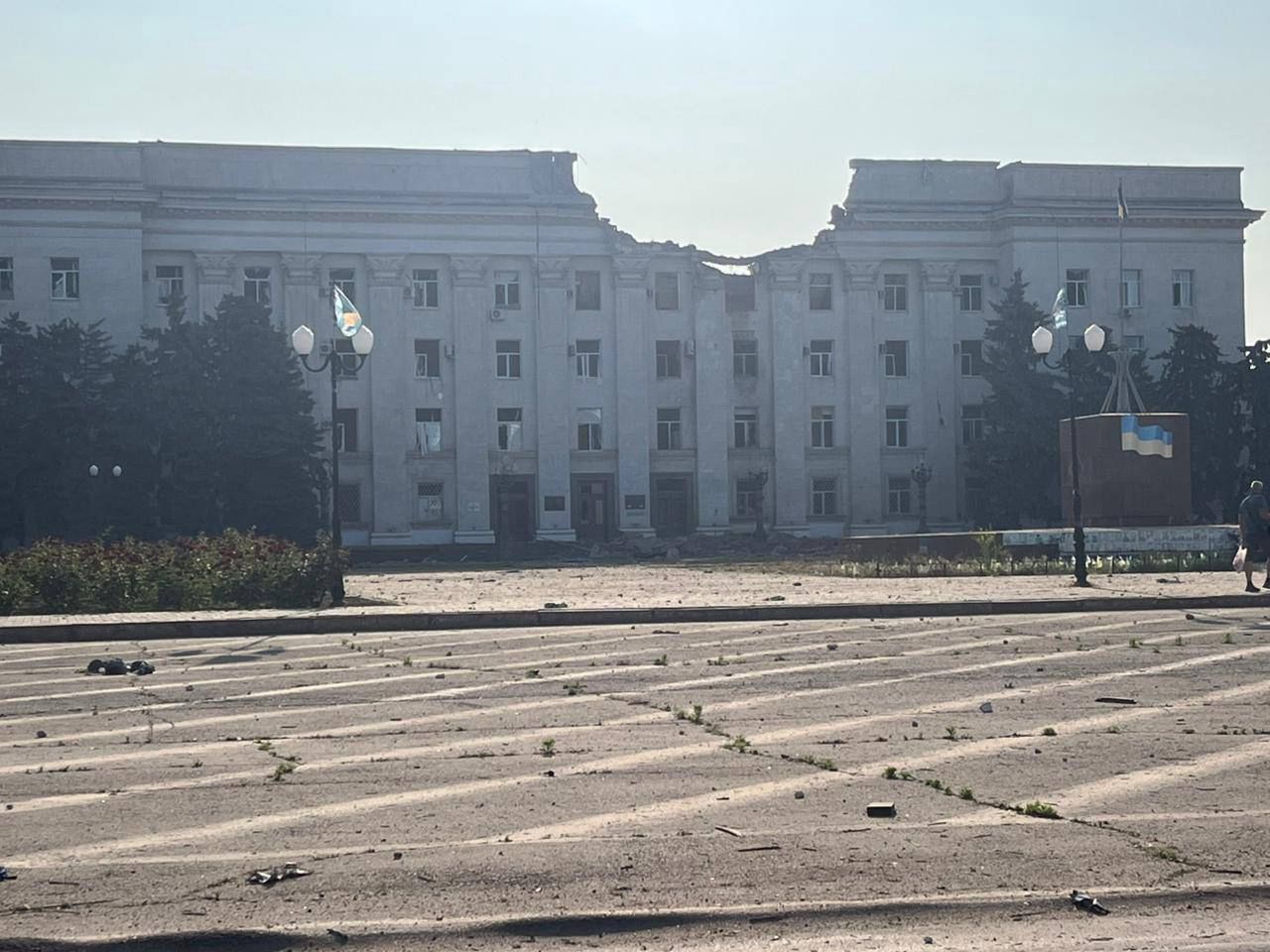 Russians hit Kherson. Local government building destroyed