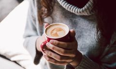 Kawa a jakość snu i długość życia. Jej wypicie o określonej porze ma duże znaczenie