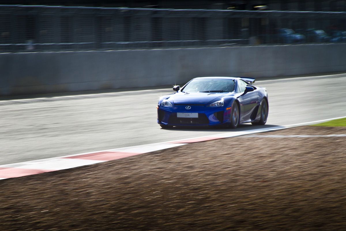 Lexus LFA w Silverstone - konkurs Facebook