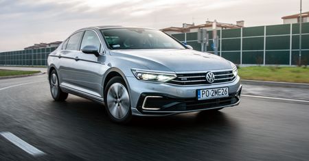Test długodystansowy: VW Passat GTE – dlaczego moc maksymalna hybrydy jest systemowa, a nie sumaryczna?