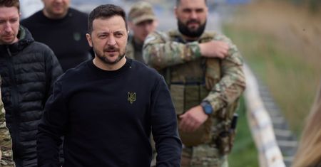 "Nie będe kłamał". Zełenski przyznaje i atakuje