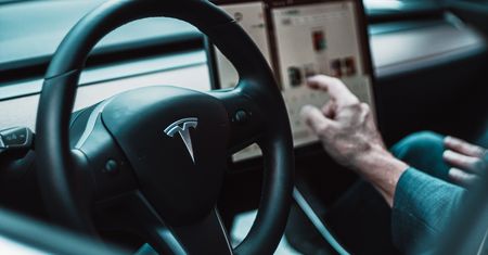 Tesla przegrała w sądzie. Zapłaci 158 tys. euro Belgowi