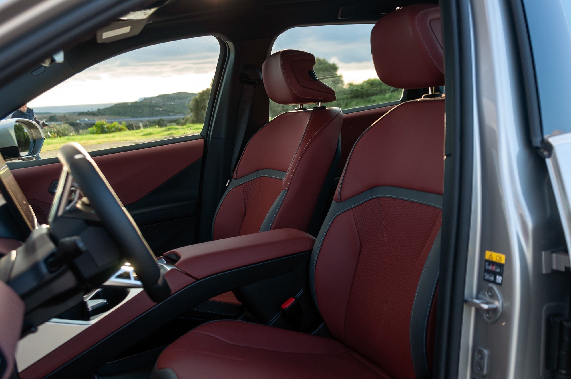 BMW iX3 50 xDrive (2025) - wnętrze