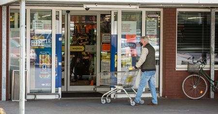 350 złotych za zakupy. Poseł PiS przeprasza