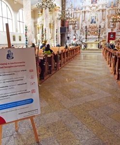 Limit w kościele przekroczony o 240 osób. Mandat? 20 złotych