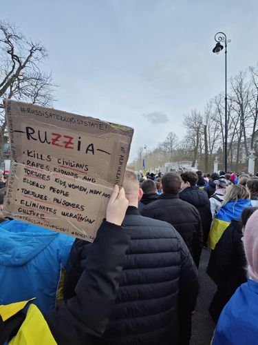 Manifestacja pod ambasadą Rosji w Warszawie