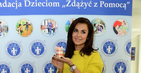 Siwiec pozuje z... pisanką!