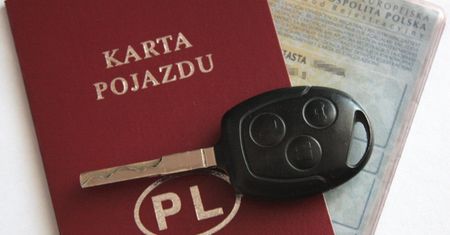 Polacy jeżdżą bez OC przez niezrozumienie przepisów. Kara to nawet 4200 zł