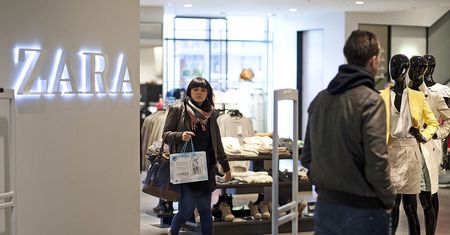 Zmiany w sklepach odzieżowych. Zara i Pull&Bear z kasami samoobsługowymi