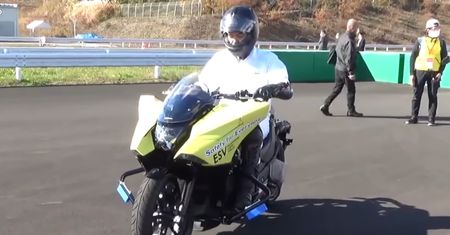 Marzenie początkujących. Honda pokazała motocykl, który się nie przewróci
