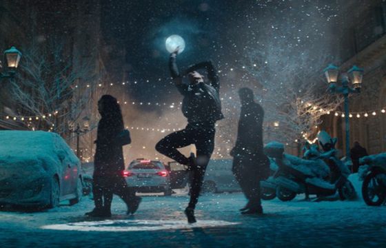 "Sway" - świąteczna reklama Apple (wideo)