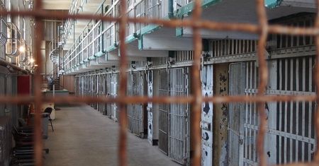 Operacja zamiast celi. Sąd pozwala Bolsonaro opuścić więzienie na święta