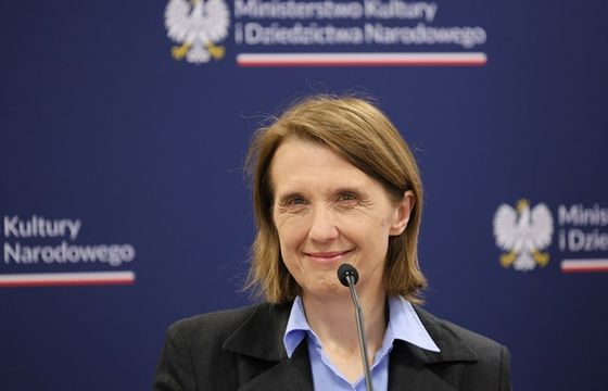 Kto powinien być arbitrem między mediami a bigtechami? Ministra kultury unika odpowiedzi