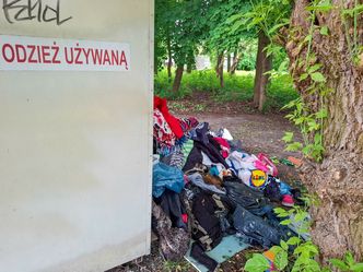 Stare ubrania zalały miasta. Jest apel do rządu