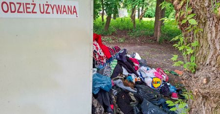Stare ubrania zalały miasta. Jest apel do rządu