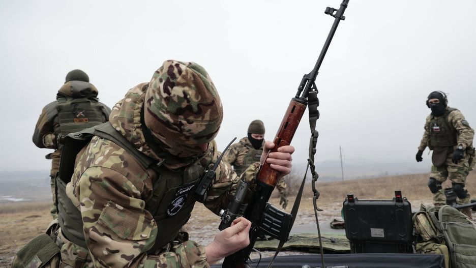 Rosyjscy ?o?nierze ucz? sie strzela?Russian army soldiers practice on a military training ground in Russian-controlled Donetsk region, eastern Ukraine, Tuesday, Jan. 31, 2023. (AP Photo/Alexei Alexandrov)Alexei Alexandrov