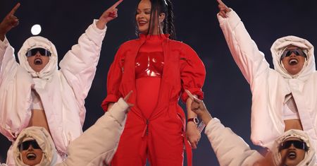 Rihanna w ciąży. Jej eks, damski bokser reaguje