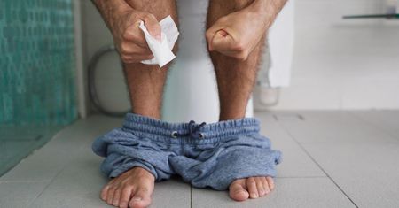 Jak wypróżniać się skutecznie? Domowe sposoby na zaparcia