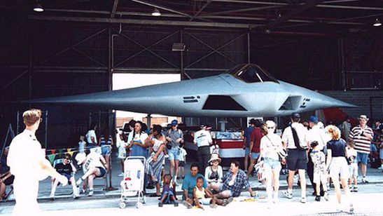 W jaki sposób część tajnego amerykańskiego samolotu trafiła na eBay? 1