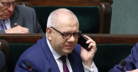 Umowa PGE i ZE PAK ws. atomu podpisana. "Energia nie będzie drenowała kieszeni Polaków"