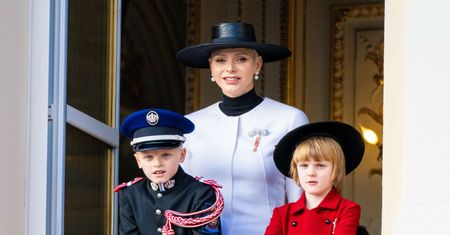 Księżna Charlene opublikowała zdjęcie dzieci w odświętnych strojach. Bliźnięta są przeurocze