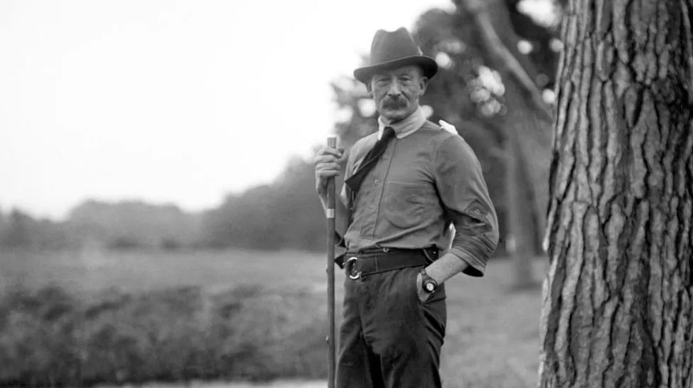 Samochód został podarowany lordowi Baden-Powellowi w 1929 roku z okazji 21. urodzin ruchu harcerskiego