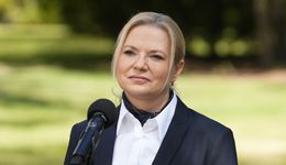 Majątek w złocie i nieruchomościach. Ona powalczy o ratusz w Krakowie