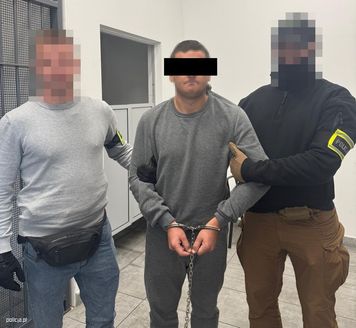 Agresja w karetce zakończyła się deportacją. 24-latek dostał pięcioletni zakaz wjazdu