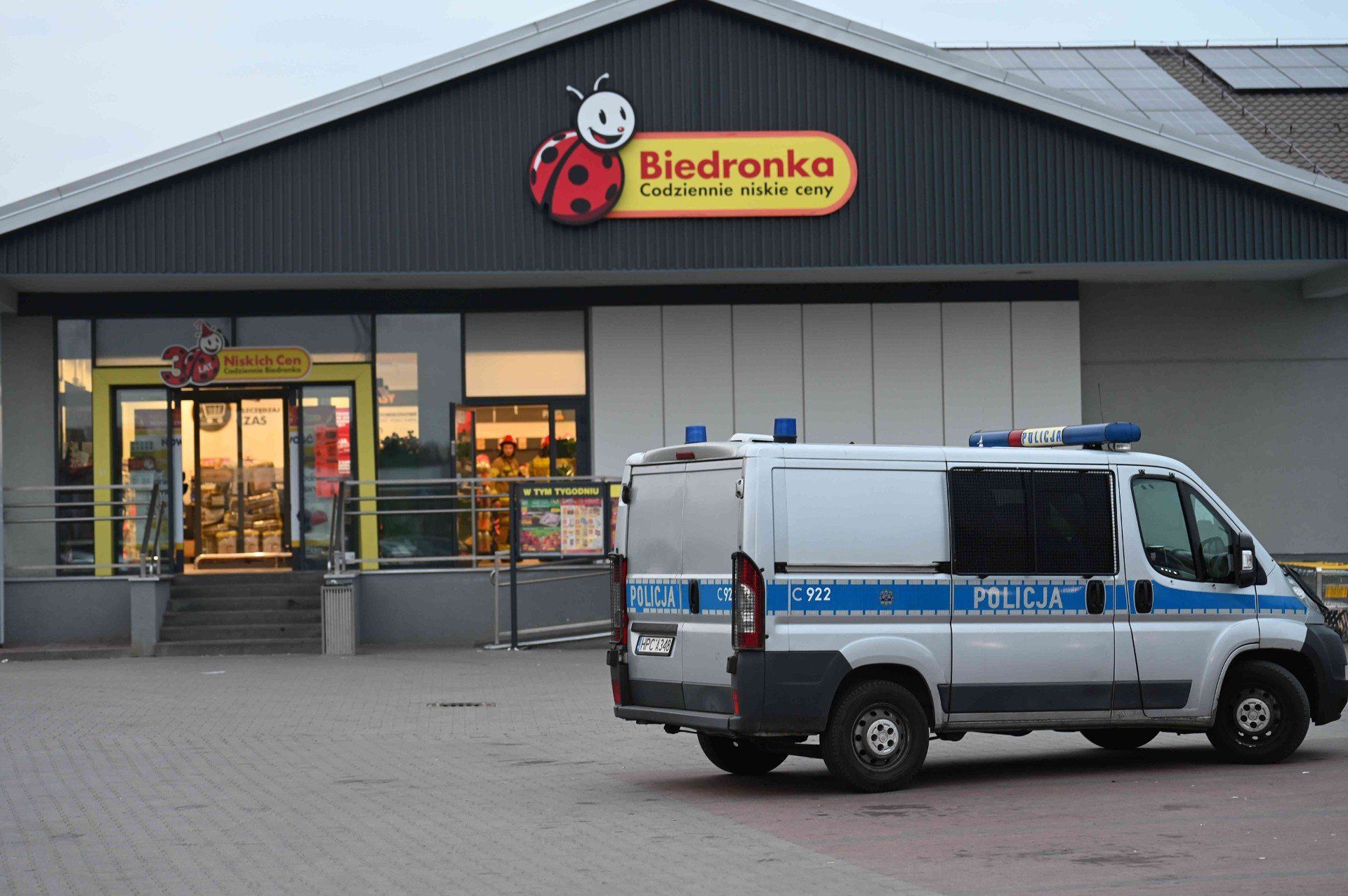 30 września 2025 r. służby zostały wezwane do marketu Biedronka w Przechowie