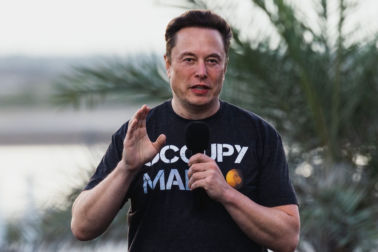 Elon Musk wants to revolutionize mobile telephony (Jordan Vonderhaar/Bloomberg via Getty Images)