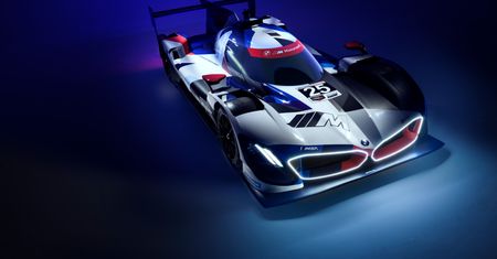 BMW M Hybrid V8 LMDh w ostatecznych barwach. Zobaczymy je na torze już w styczniu