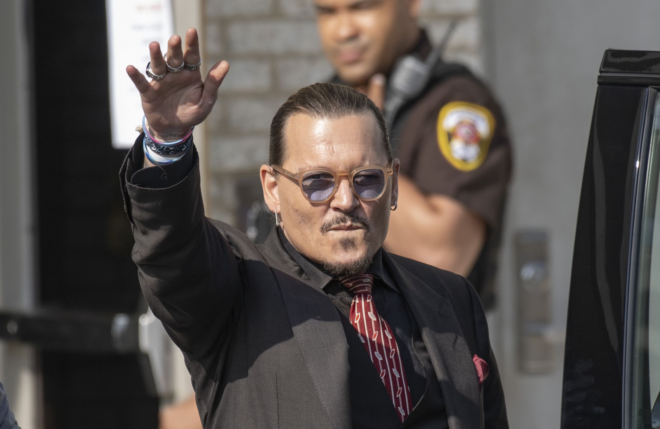 Johnny Depp zaprzecza oskarżeniom o przemoc w procesie przeciwko Amber Heard
