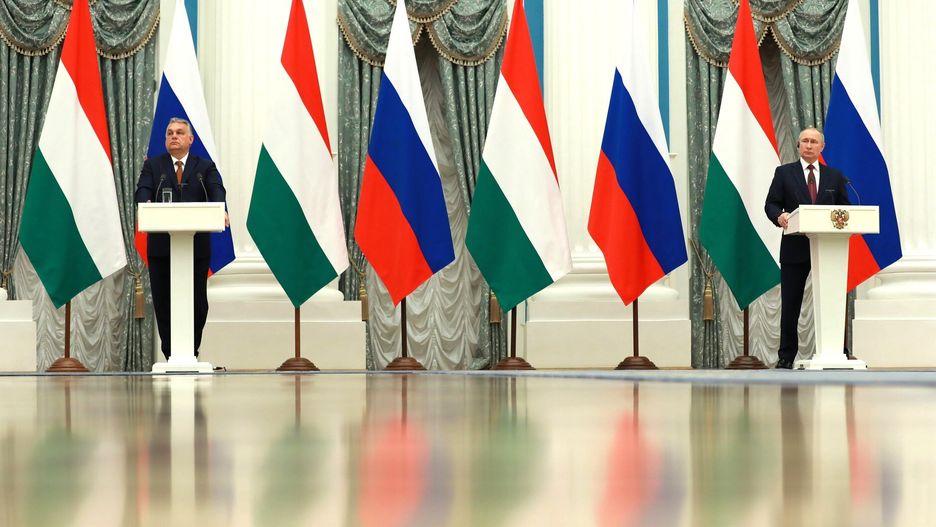 MOSCOW, RUSSIA - FEBRUARY 1: (---EDITORIAL USE ONLY â MANDATORY CREDIT - "KREMLIN PRESS OFFICE / HANDOUT" - NO MARKETING NO ADVERTISING CAMPAIGNS - DISTRIBUTED AS A SERVICE TO CLIENTS----) Russian President Vladimir Putin (R) and Hungarian Prime Minister Viktor Orban (L) hold a joint press conference after their meeting on February 1, 2022 in Moscow, Russia. (Photo by Kremlin Press Office/Anadolu Agency via Getty Images)