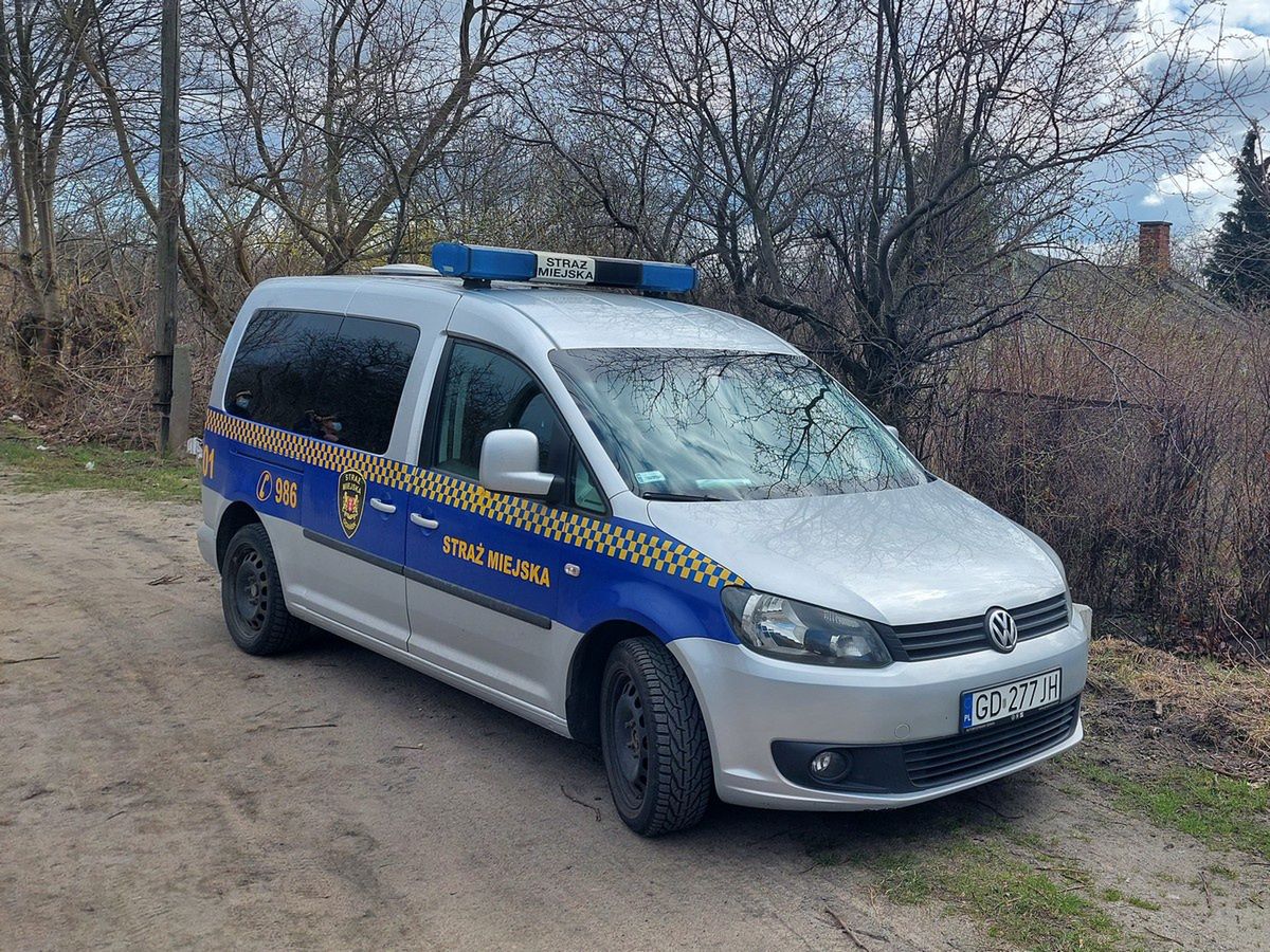 Gdańsk: Matka piła alkohol na spacerze z dzieckiem. Sprawą zajmuje się policja