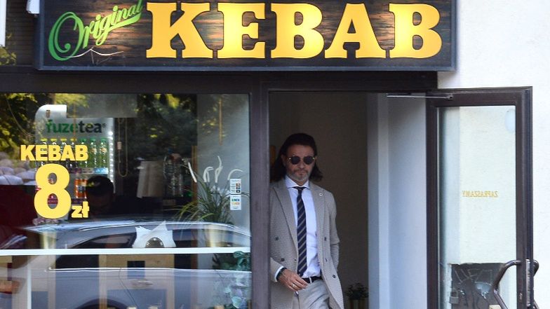 Wygłodniały Radosław Majdan maszeruje po KEBABA i łapie Małgorzatę Rozenek za pośladek