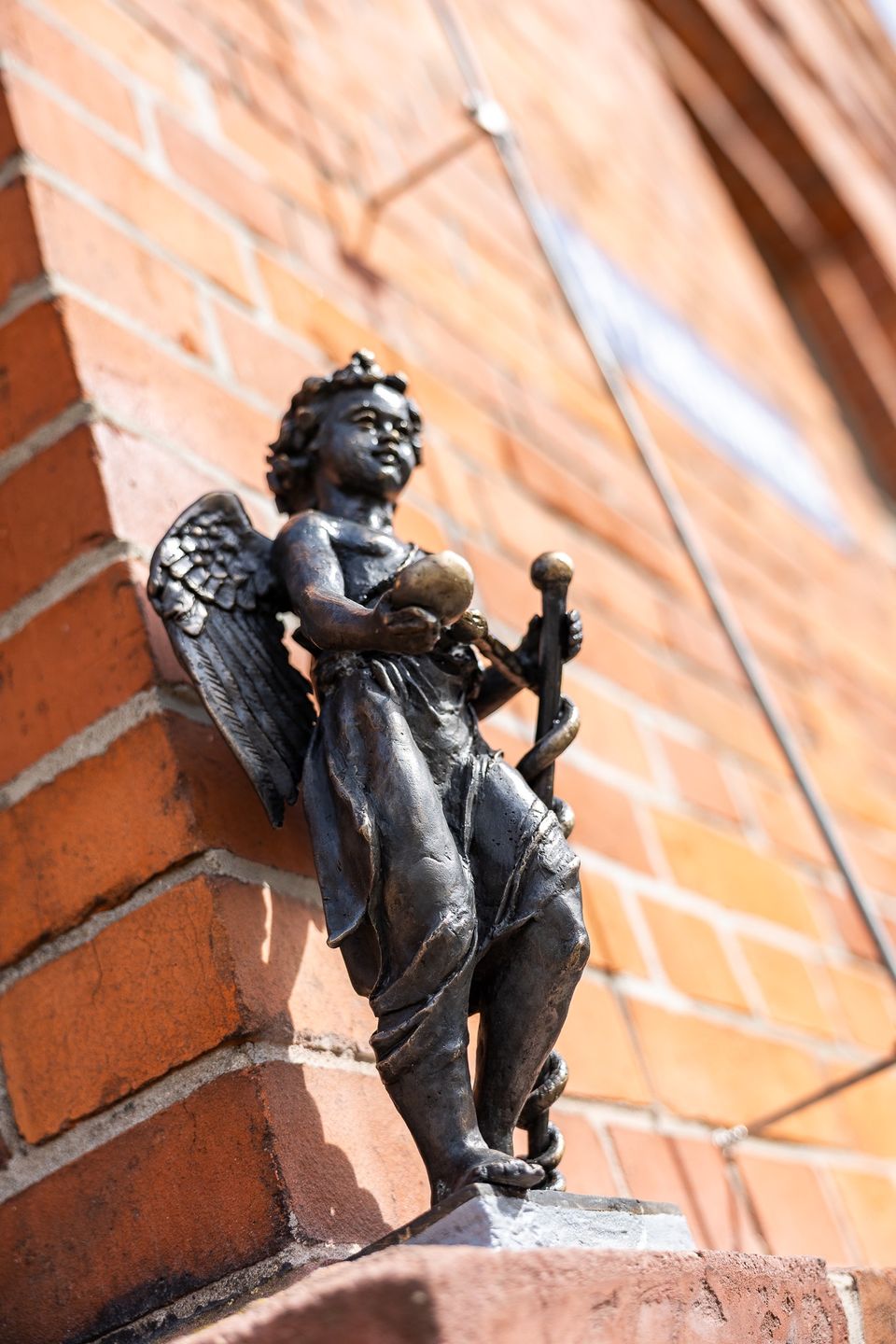 11 września odsłonięto dwa toruńskie aniołki: Wandę i Ludwika