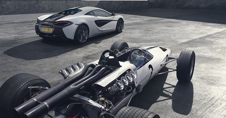 McLaren 570S M2B Edition obok swojego przodka