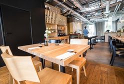 Kelner zwrócił jej uwagę, że karmi dziecko piersią? Kobieta chce odszkodowania