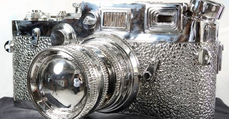 Wielka 80-kilogramowa Leica trafiła na aukcję za 350 000 złotych. Jest idealna!
