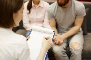 Seksuolog – czym się zajmuje i kiedy pomaga?