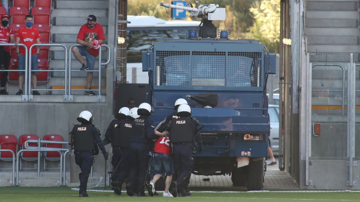 Newspix / MARIAN ZUBRZYCKI/400MM.PL / Policja zatrzymała 12 pseudokibiców Widzewa Łódź