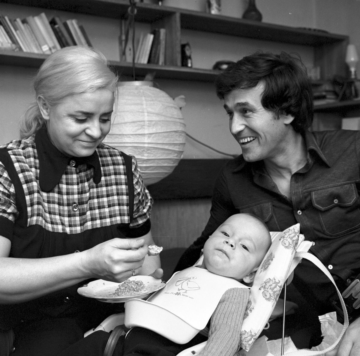 Barbara Sobotta i Jan Nowicki z synem Łukaszem w marcu 1974 roku