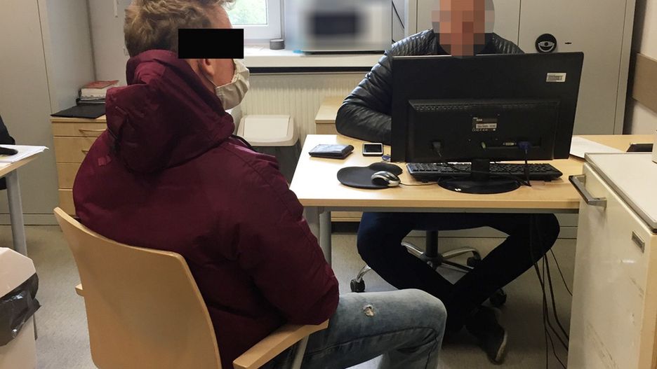 Warszawa. Zatrzymali mężczyzn podejrzanych o pobicie i kradzież telefonu